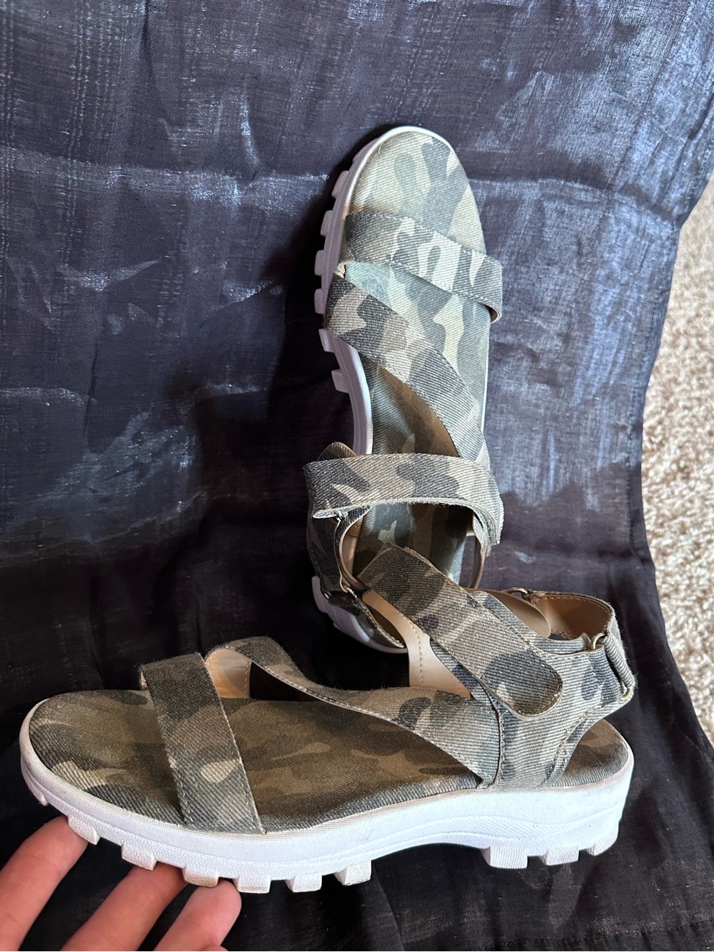 Soda Women's Camouflage Strap Sporty Sandals in Olive Green with White Sole sz 8